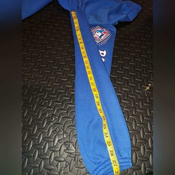 *read* Vintage 92 Toronto Blue Jays sweat pants - Picture 3 of 14